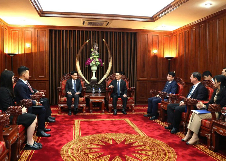 Deputy Prime Minister receives former Singaporean Deputy PM