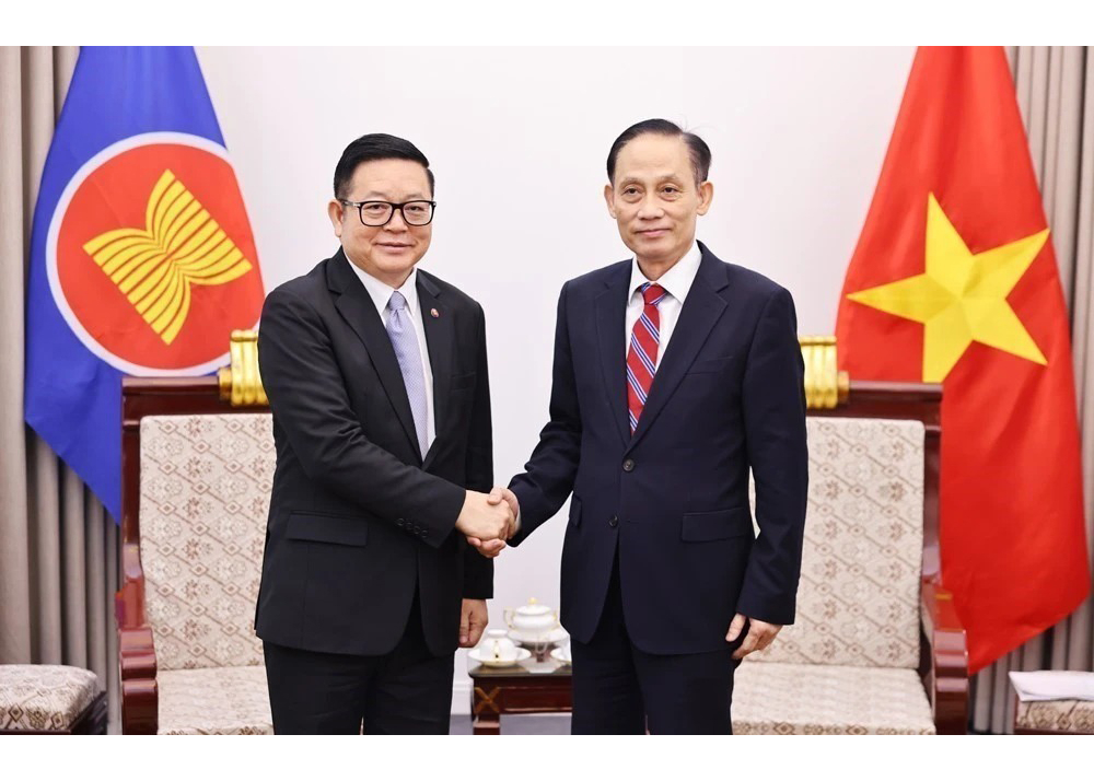 Foreign Minister receives ASEAN Secretary-General