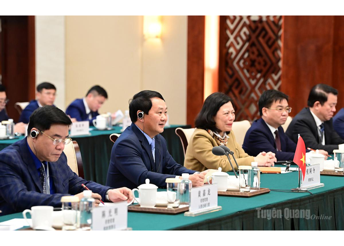 Tuyen Quang, Guangxi Party Leaders hold talks in Nanning