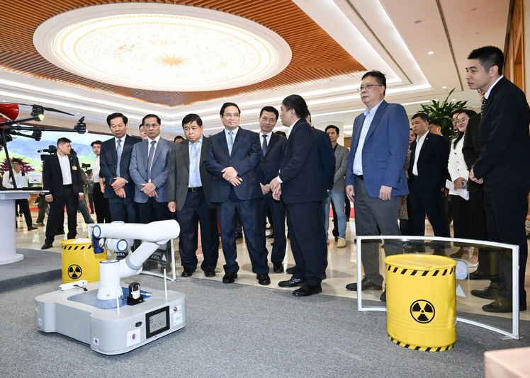 Viet Nam pioneers intelligent robots for nuclear safety