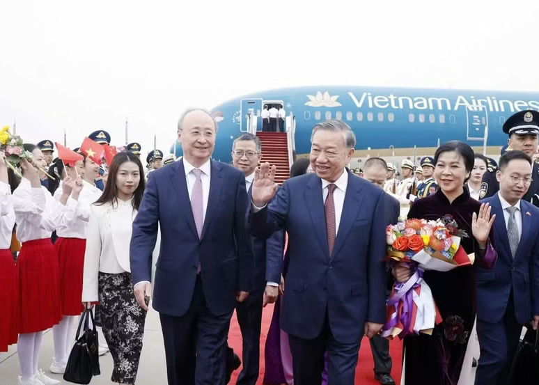 Top leader To Lam and his spouse begin state visit to China