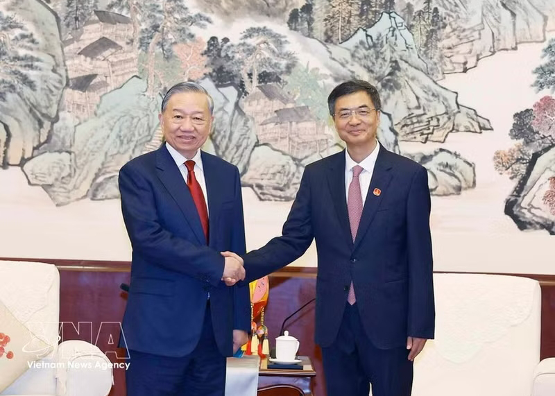Top Vietnamese leader receives Secretary of Guangxi's Party Committee