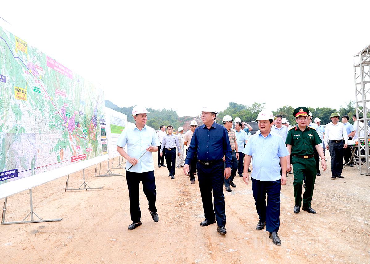 Minister of Construction Tran Hong Minh inspects the implementation of the Tuyen Quang - Ha Giang Expressway Project Phase 1