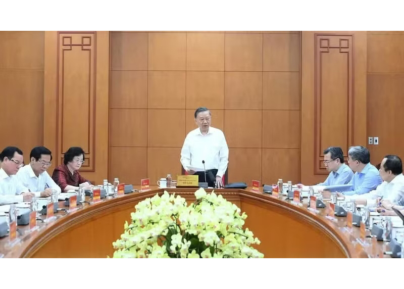 Top leader calls for building modern, transparent, integrated labour market