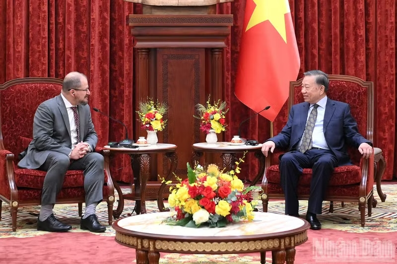 Viet Nam welcomes US tech companies' long-term operations: Top leader