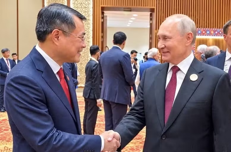 Vietnamese PM meets leaders of countries, int’l organisations on sidelines of 18th BRICS Summit