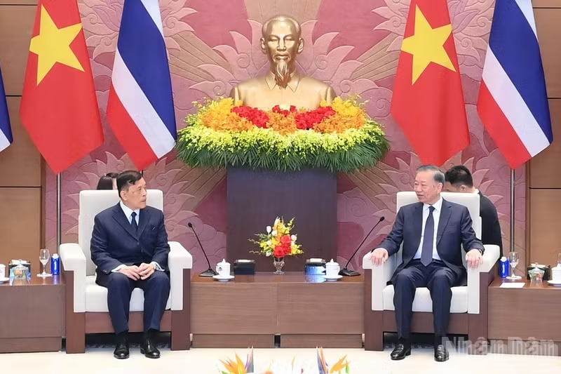 Viet Nam attaches great importance to comprehensive cooperation with Thailand: Top leader