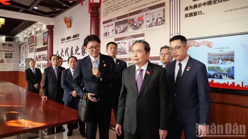NA President visits Beijing legislative liaison station