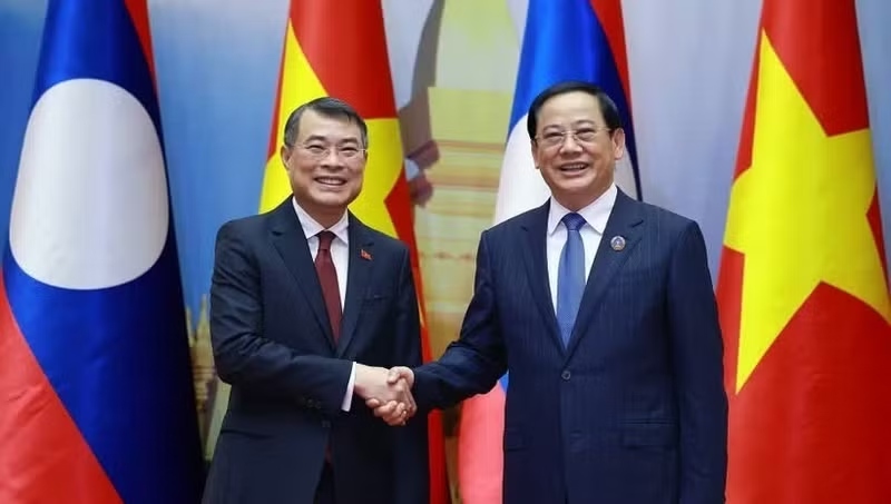 Vietnamese Prime Minister meets with Lao National Assembly President